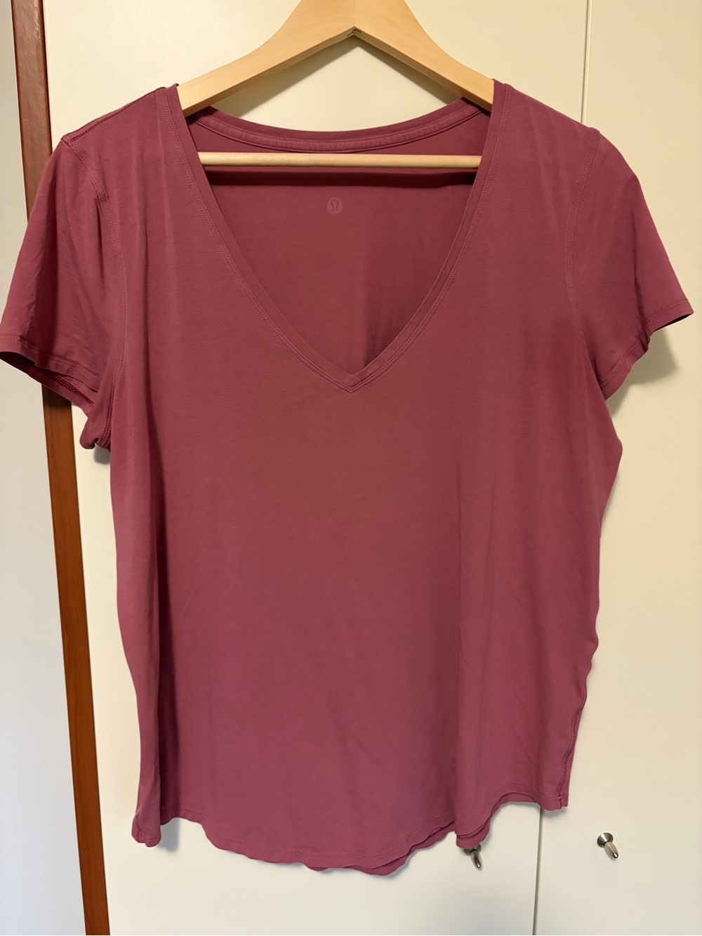 lululemon athletica Love tee Women's V-Neck Short Sleeve Top - Dusty Rose - Picture 2 of 3